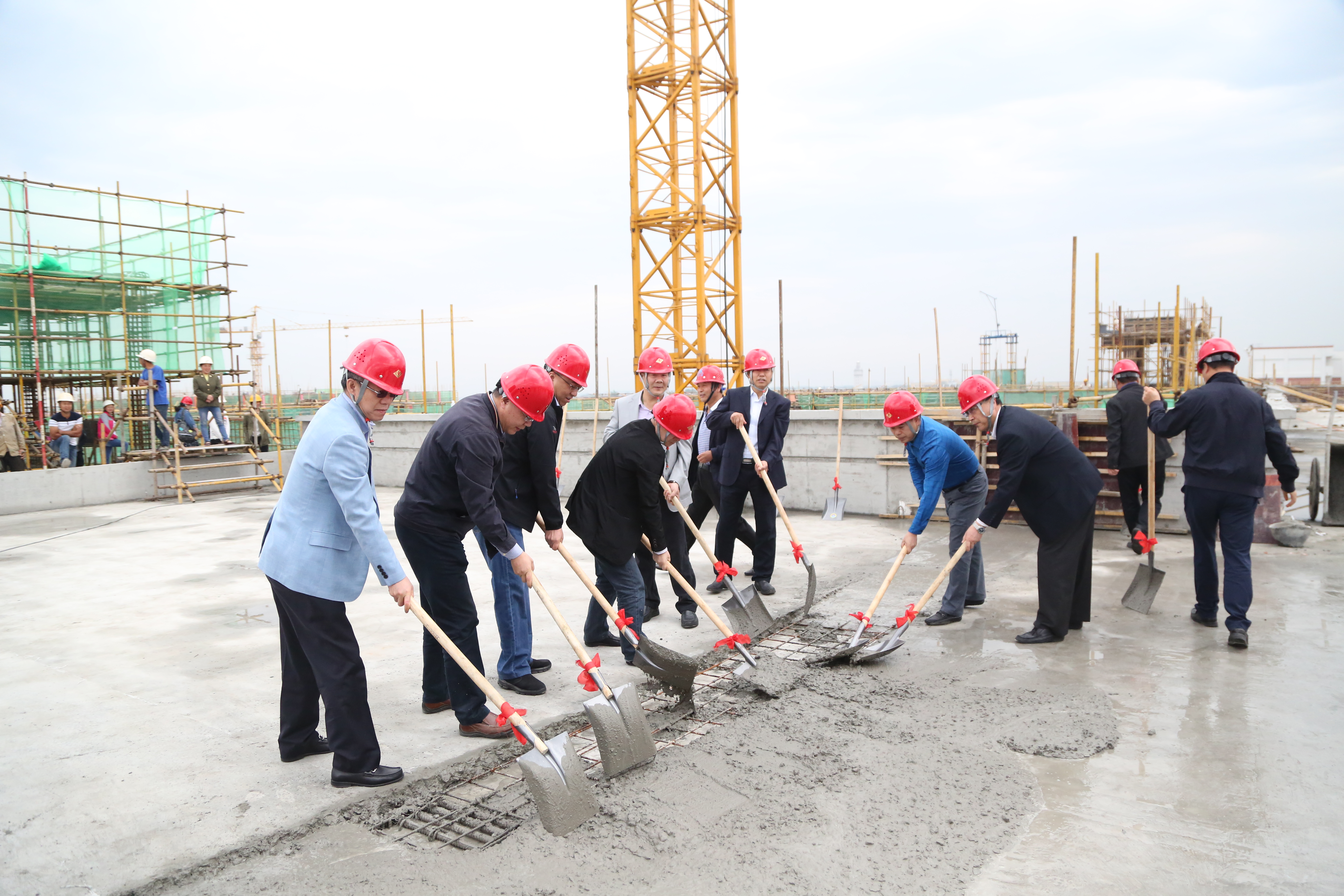 明德學院“明心樓”“明志樓”圓滿封頂