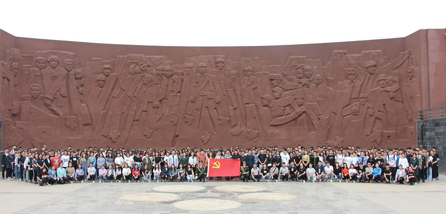 明德學(xué)院組織師生參加《西安日?qǐng)?bào)》“西安解放70周年”主題活動(dòng)