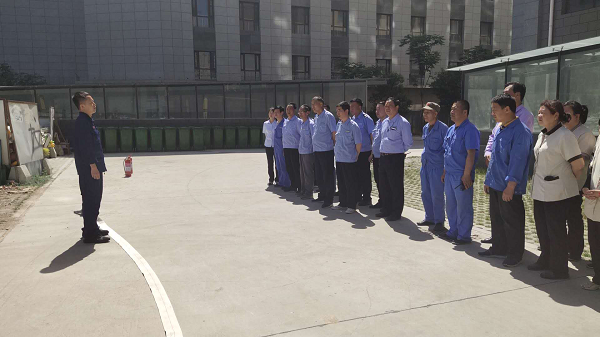 開展消防應(yīng)急演練 樹立全員防范意識(shí) 開展消防應(yīng)急演練 樹立全員防范意識(shí)