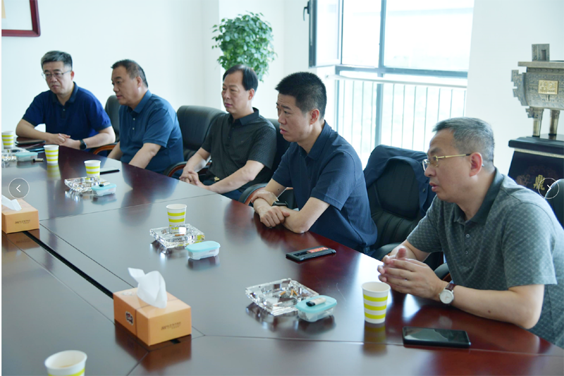 集團總裁袁漢輝帶隊赴新疆卷煙廠調(diào)研