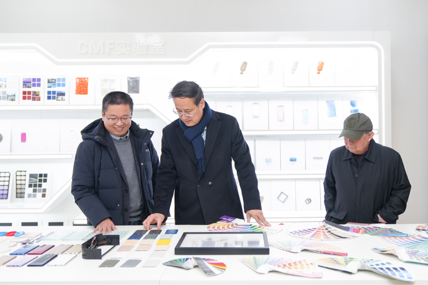 陜文投原董事長(zhǎng)王勇等領(lǐng)導(dǎo)嘉賓一行考察西安明德理工學(xué)院，并出席瀛湖采風(fēng)總結(jié)會(huì)