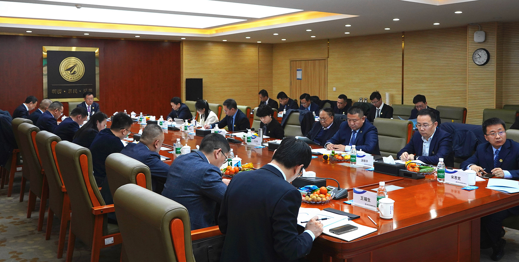 戰(zhàn)略領(lǐng)航 固本強(qiáng)源 實(shí)干增值 共啟新程  金葉科教集團(tuán)年度工作會(huì)議暨“兩優(yōu)、兩先”表彰大會(huì)圓滿召開