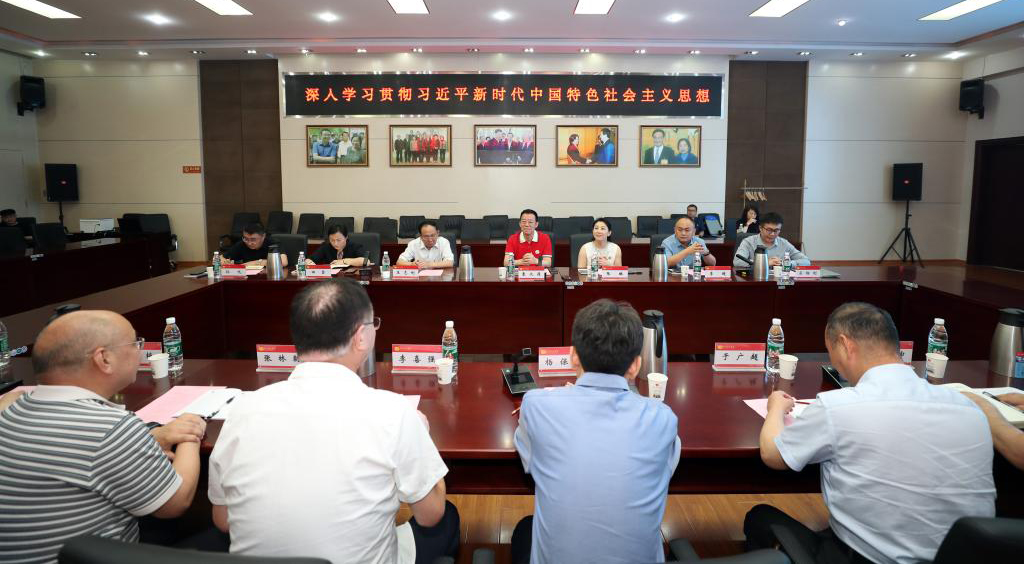 與中國民辦高校先行者同行 共赴教育高質(zhì)量發(fā)展新未來——集團董事局主席、總裁袁漢源先生率團赴黃河科技學(xué)院考察交流