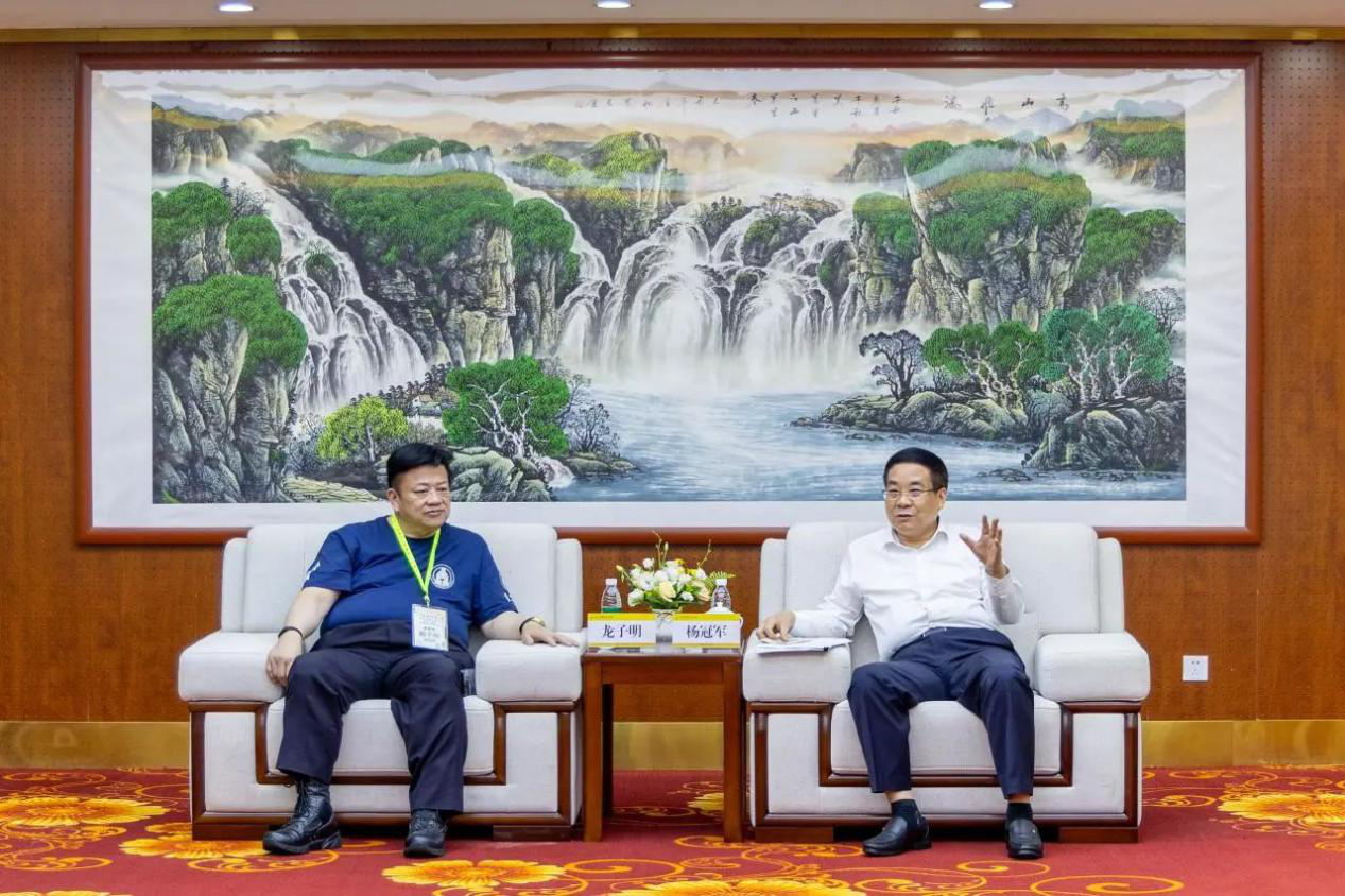 “愛我中華”青年大匯聚火車團歷史文化探索之旅抵陜 省政協副主席楊冠軍在明德學院會見成員代表