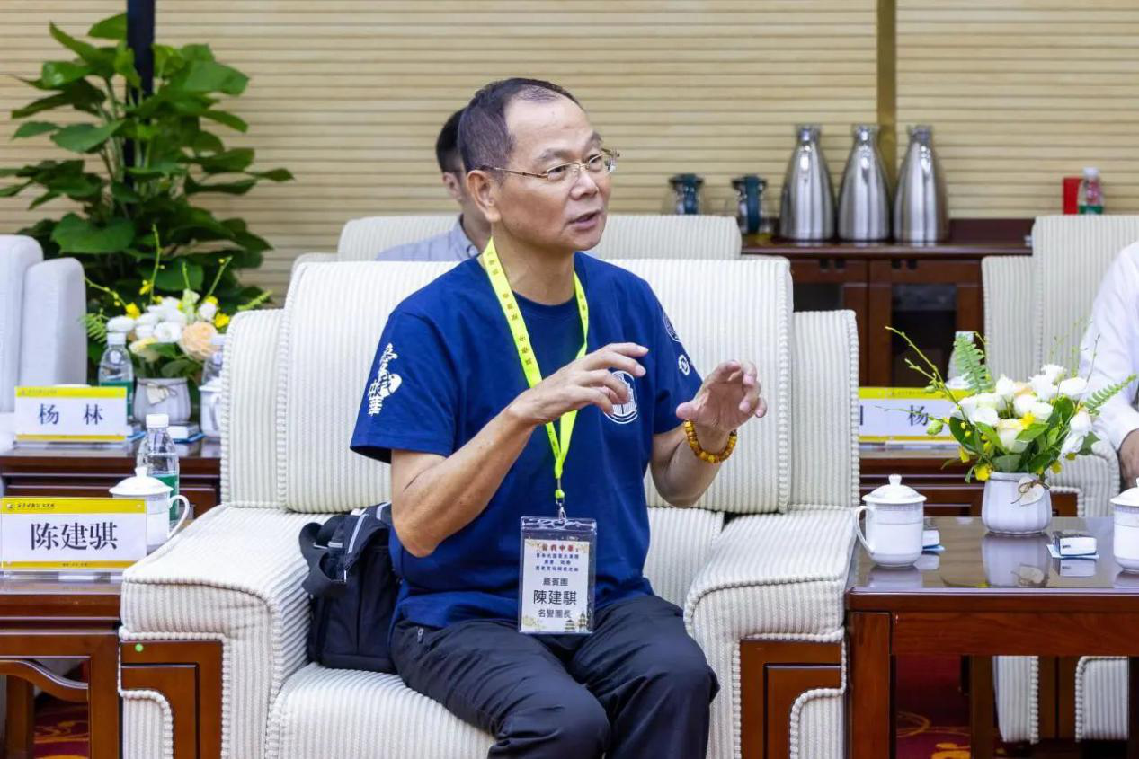 “愛我中華”青年大匯聚火車團歷史文化探索之旅抵陜 省政協副主席楊冠軍在明德學院會見成員代表