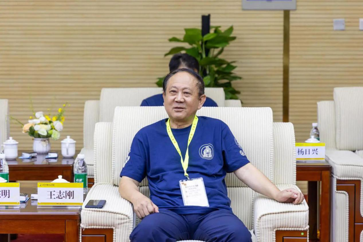 “愛我中華”青年大匯聚火車團歷史文化探索之旅抵陜 省政協副主席楊冠軍在明德學院會見成員代表