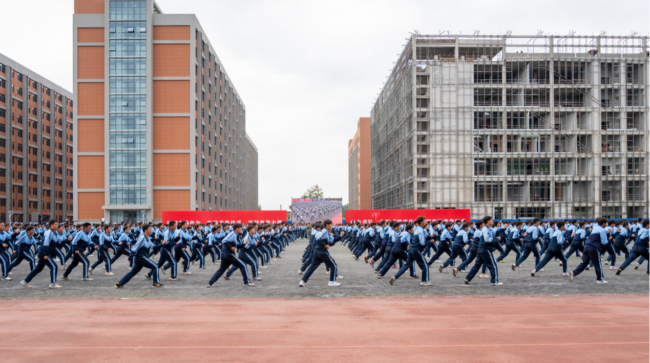 展颯爽英姿 赴璀璨新程 西安明德理工學(xué)院2024級(jí)新生開(kāi)學(xué)典禮暨軍訓(xùn)總結(jié)表彰大會(huì)圓滿舉行