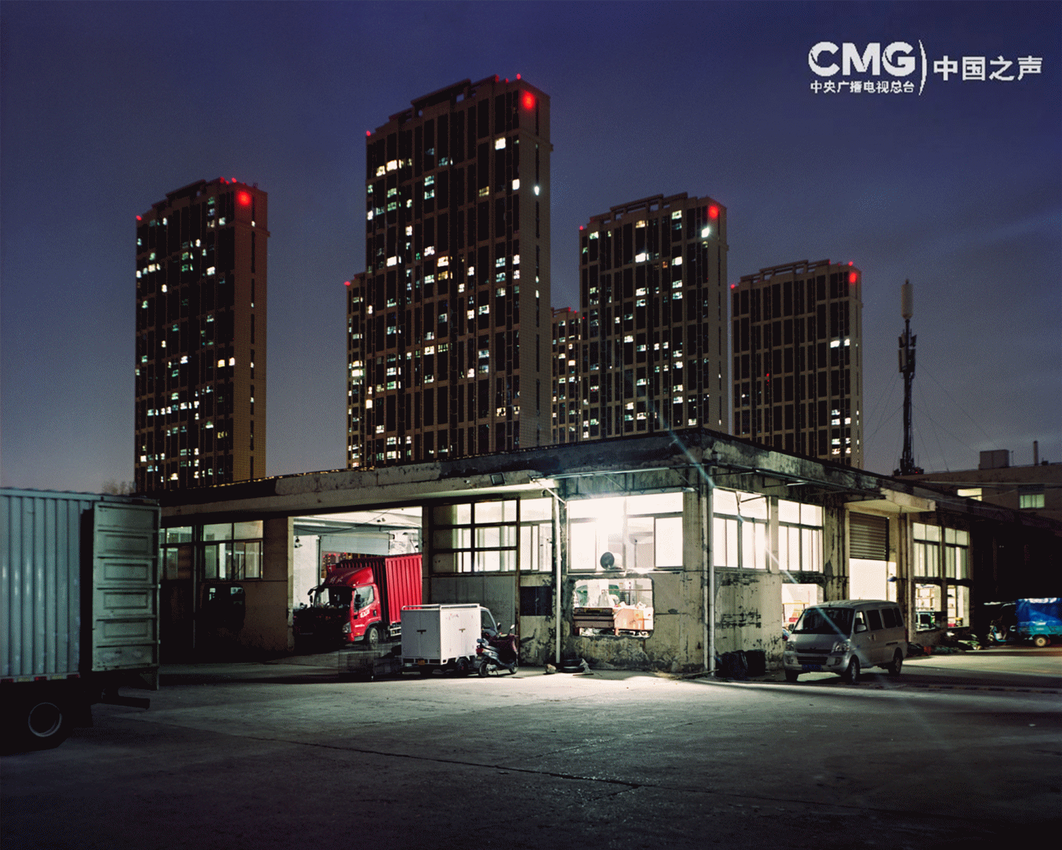 金葉匠心鐫刻國際坐標(biāo) 明德新聲激蕩時(shí)代潮音——西安明德理工學(xué)院頻獲殊榮顯華章